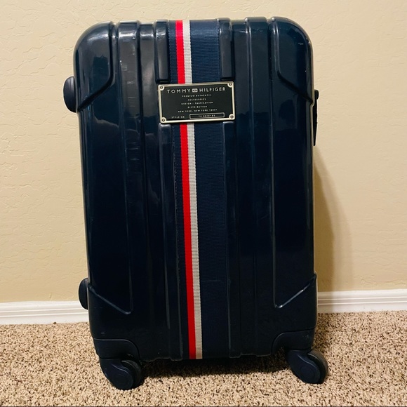 Tommy Hilfiger Lochwood 21" Hardside Carry-On Luggage Suitcase in Navy Blue - Picture 3 of 15